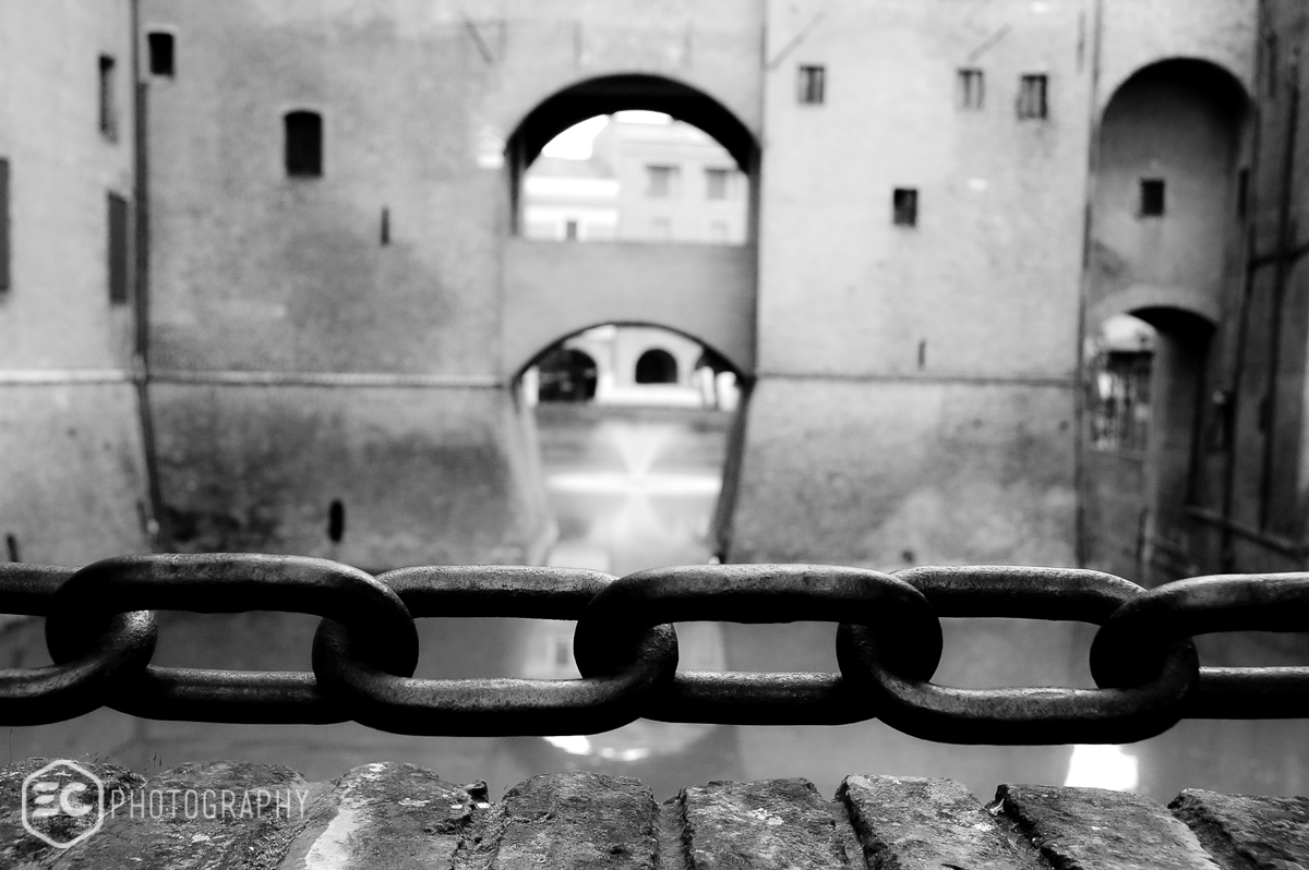 catene Ferrara borgo centro storico